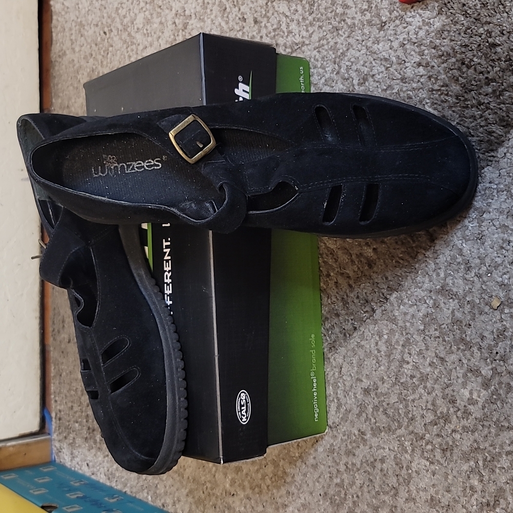 Wimzees suede sandals lightly used size 11